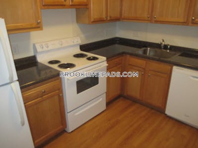 Brookline Apartment for rent 2 Bedrooms 1 Bath  Beaconsfield - $3,495 50% Fee