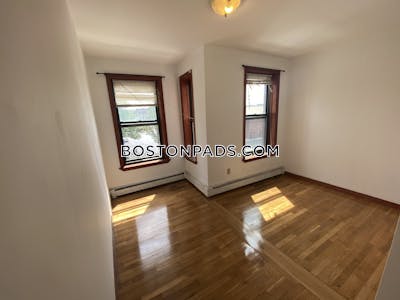 South End Renovated 3 bed 1 bath available 1/1/22 on Harrison Ave in the South End!  Boston - $5,200