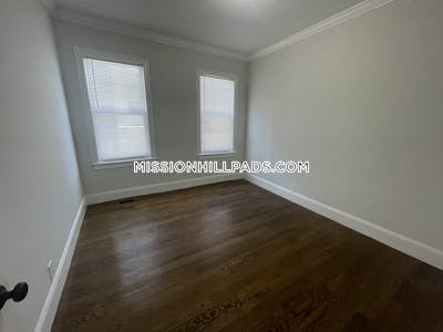 Roxbury Spacious 1 bedroom near public transit in JP Boston - $2,325 No Fee