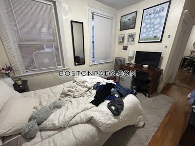 Fenway/kenmore Great 3 bed 1 bath available 9/1 on Park Dr in Fenway! Boston - $4,000 50% Fee